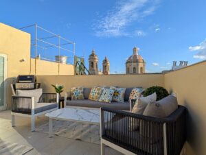 Studio in Senglea With Rooftop Views & Wine Cellar