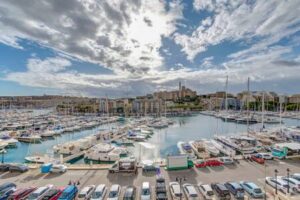 Seafront 2BR with Marina Views near Valletta
