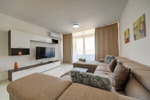 Bright & Modern Three Bedroom With Terrace